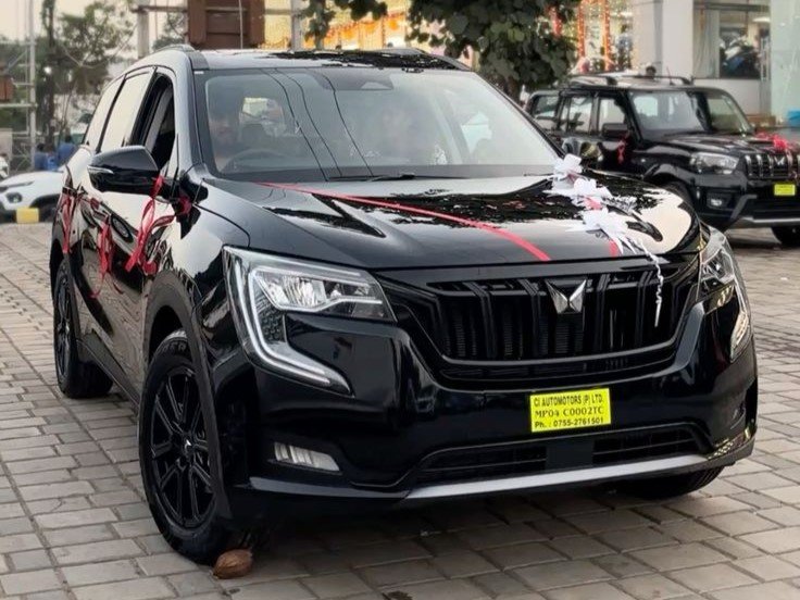 Family SUVs — Mahindra XUV 700